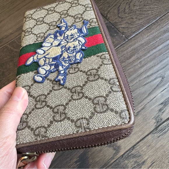 Gucci x Disney GG Supreme Ophidia Web Three Little Pigs Zip Around Wallet Beige - Picture 11 of 11